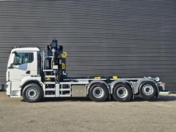 TGS 35.470 8x4 / HMF 2243 Z KRAAN + HAAKARM